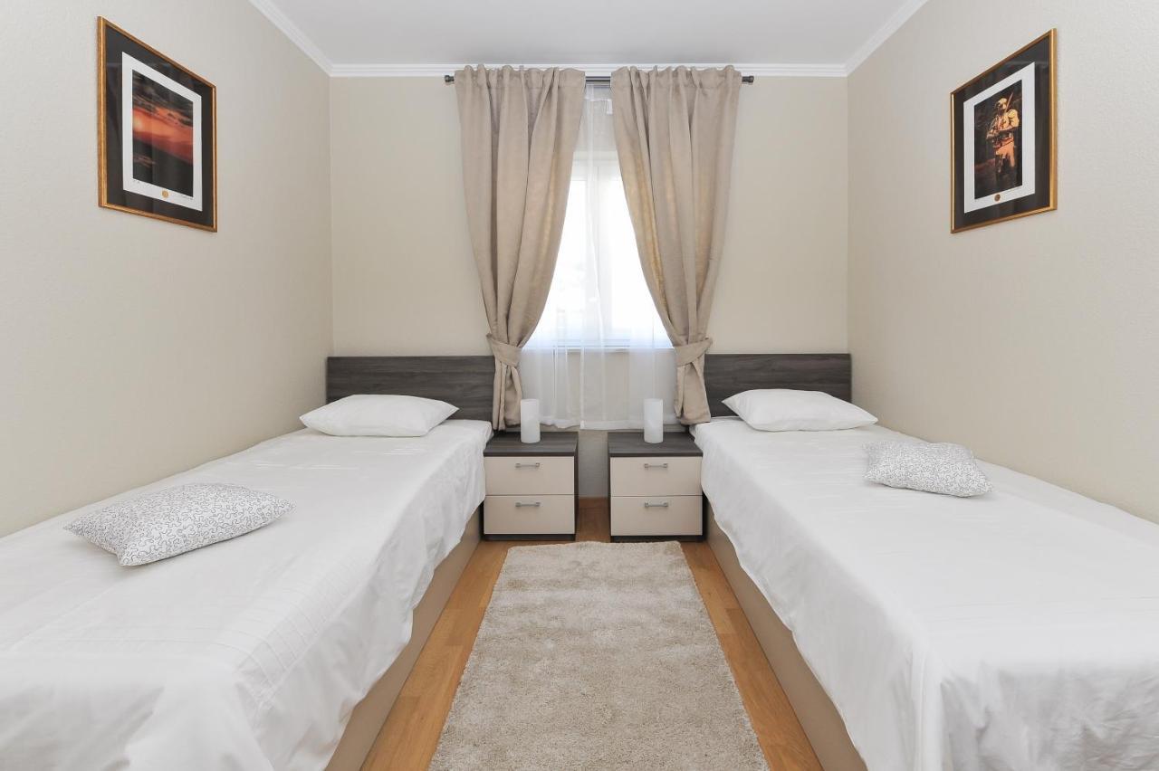 Apartmani Peric 1 Meka Draga オブロヴァツ エクステリア 写真