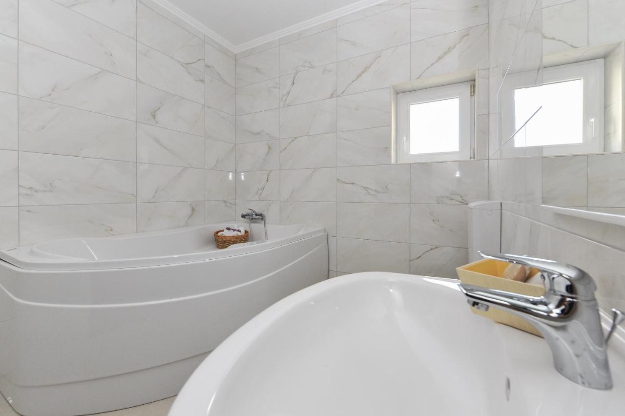 Apartmani Peric 1 Meka Draga オブロヴァツ エクステリア 写真
