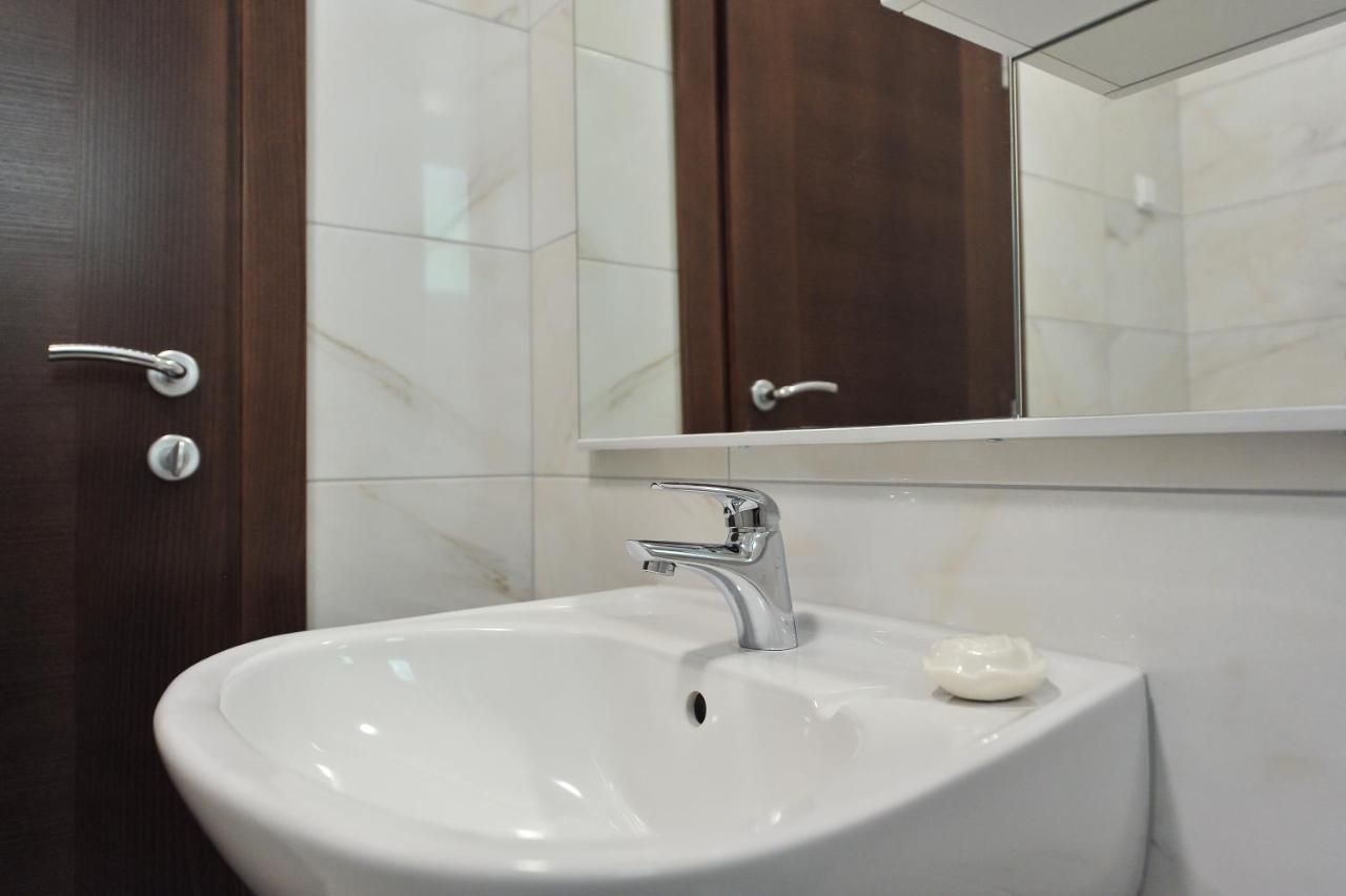 Apartmani Peric 1 Meka Draga オブロヴァツ エクステリア 写真