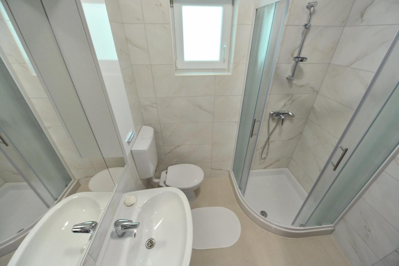 Apartmani Peric 1 Meka Draga オブロヴァツ エクステリア 写真