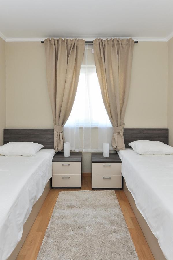 Apartmani Peric 1 Meka Draga オブロヴァツ エクステリア 写真